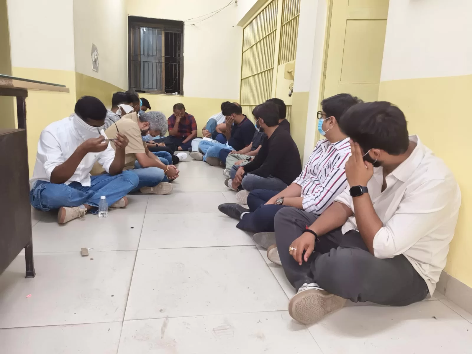 આંકલાવ પોલીસનો છાપો: ફાર્મહાઉસમાં દારૂની મહેફિલ માણતા ઈસમો ઝડપાયા