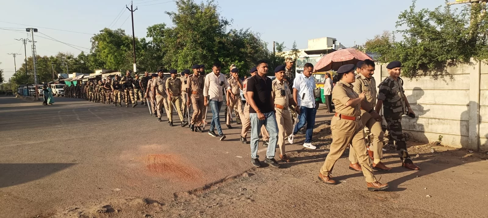 ઉમરેઠ-ખંભોળજ વિસ્તારમાં પોલીસનું ફૂટ પેટ્રોલિંગ, મતદારોને નિર્ભય અને શાંતિપૂર્ણ મતદાનની અપીલ