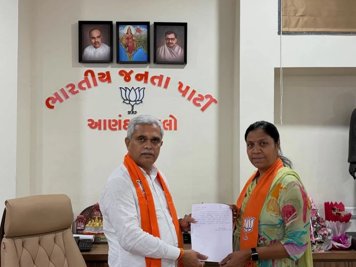 કરમસદ-આણંદ મહાનગરપાલિકા ચૂંટણી: ભાજપ મહિલા મોરચાના પ્રમુખ મયુરીબેન પટેલે પદેથી રાજીનામું આપ્યું