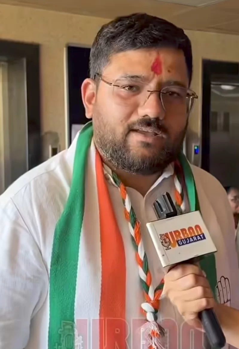 આણંદ મનપા ચૂંટણીમાં અનોખી પહેલ: કોંગ્રેસના ઉમેદવાર હર્ષિલ લંડનવાલા મતદારો પાસેથી ઉઘરાવી રહ્યા છે ચૂંટણી ફંડ