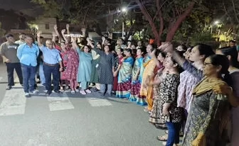 સુરત પાલિકા ચૂંટણીમાં ભાજપના ગઢ અડાજણમાં અનોખો વિરોધ: “ગામનો ઉમેદવાર નહીં તો વોટ પણ નહીં” – સ્થાનિકોની ચીમકી