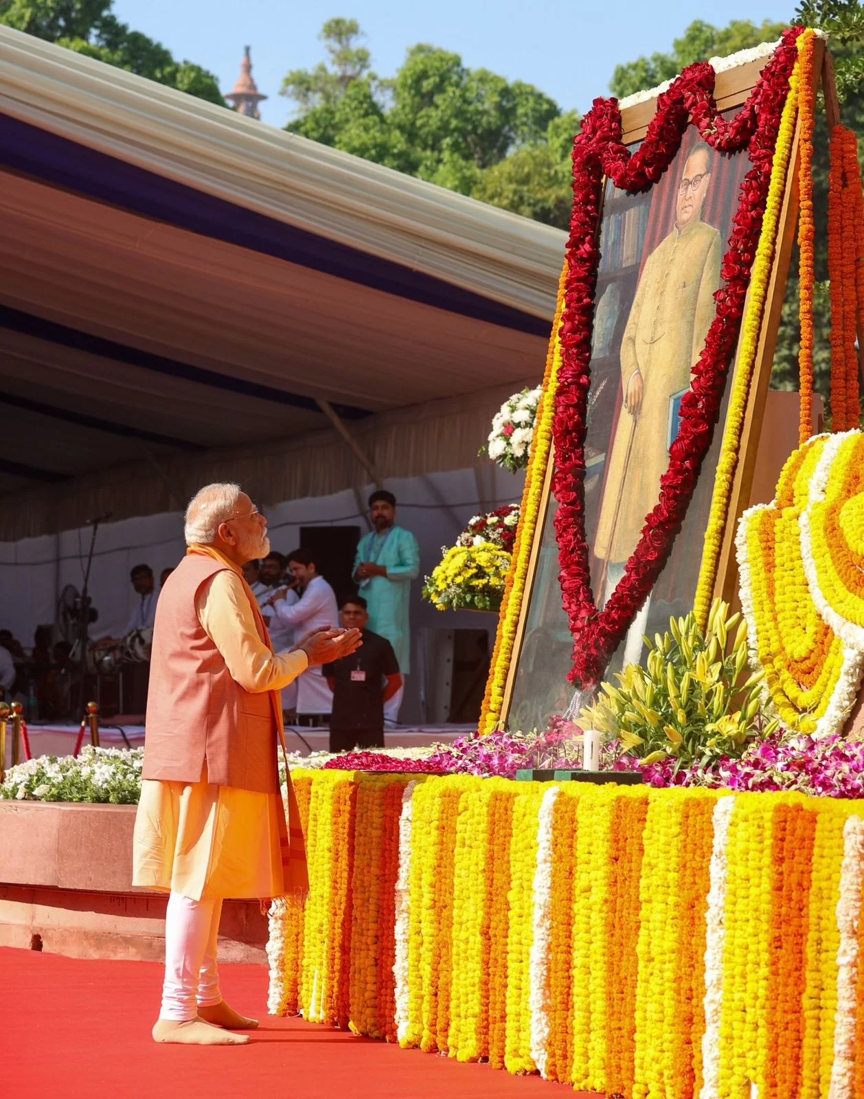 સંસદ પરિસરમાં ડૉ. બાબાસાહેબ આંબેડકરને અર્પાઈ શ્રદ્ધાંજલિ