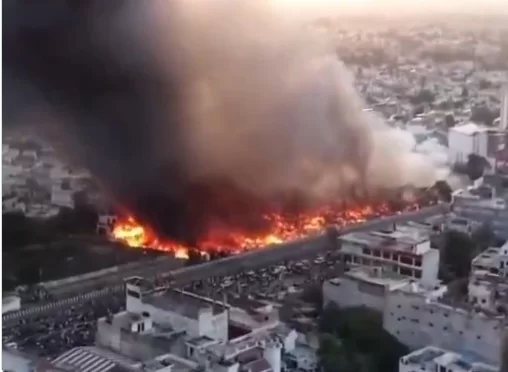 લખનૌમાં કાળજું કંપાવતી ઘટના: ઝૂંપડપટ્ટીમાં આગ બાદ 100થી વધુ સિલિન્ડર બ્લાસ્ટ, 1000થી વધુ ઘર બળીને ખાખ