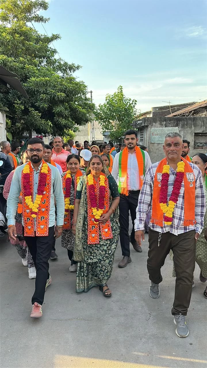 કરમસદ-આણંદ મનપા ચૂંટણી: વોર્ડ નં. ૧૧માં ભાજપાના ઉમેદવારોનો ભવ્ય આવકાર