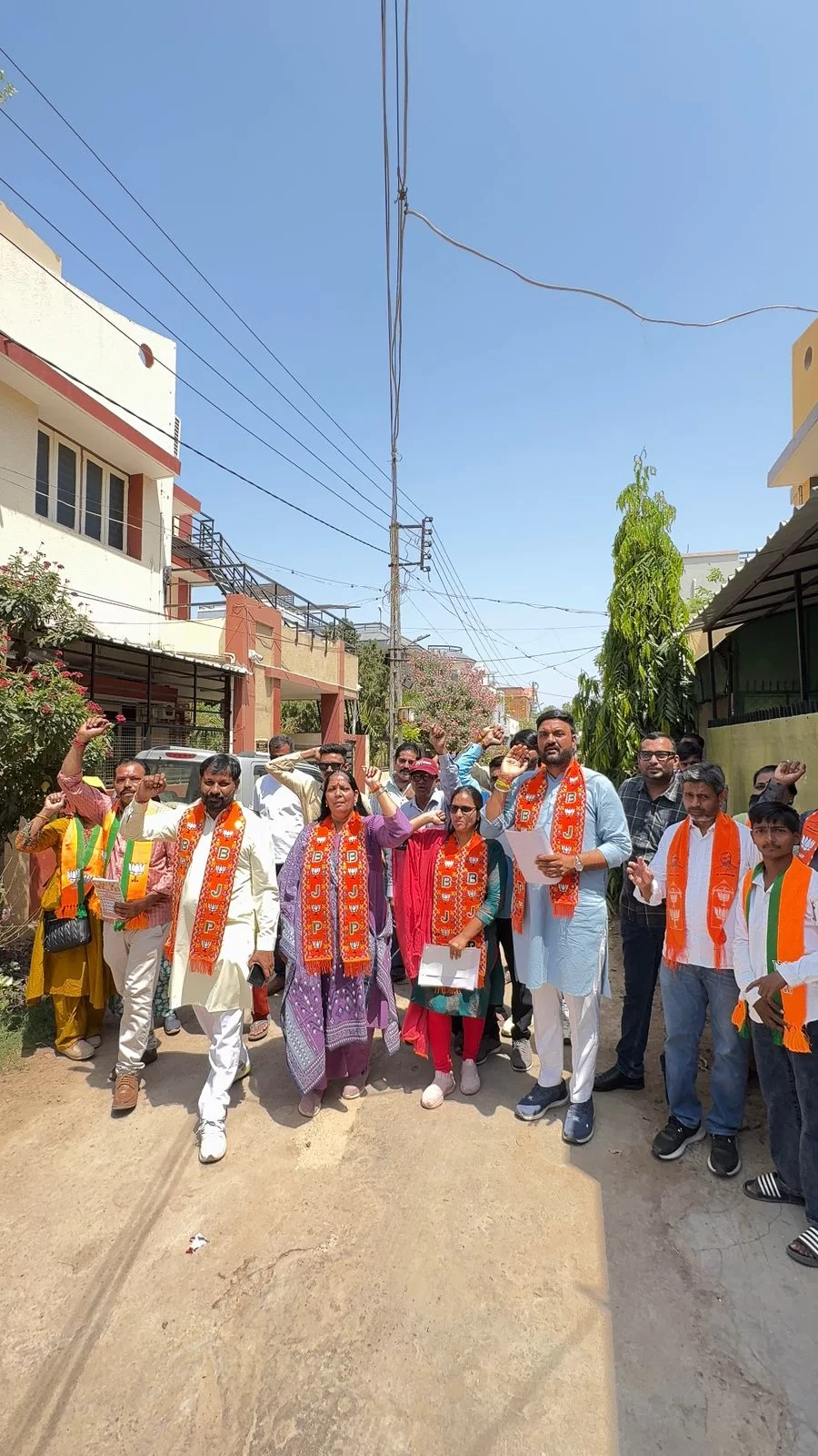 વોર્ડ નં. 12માં સંપર્ક અભિયાન તેજ, ઉમેદવારો મતદારો સુધી પહોંચ્યા