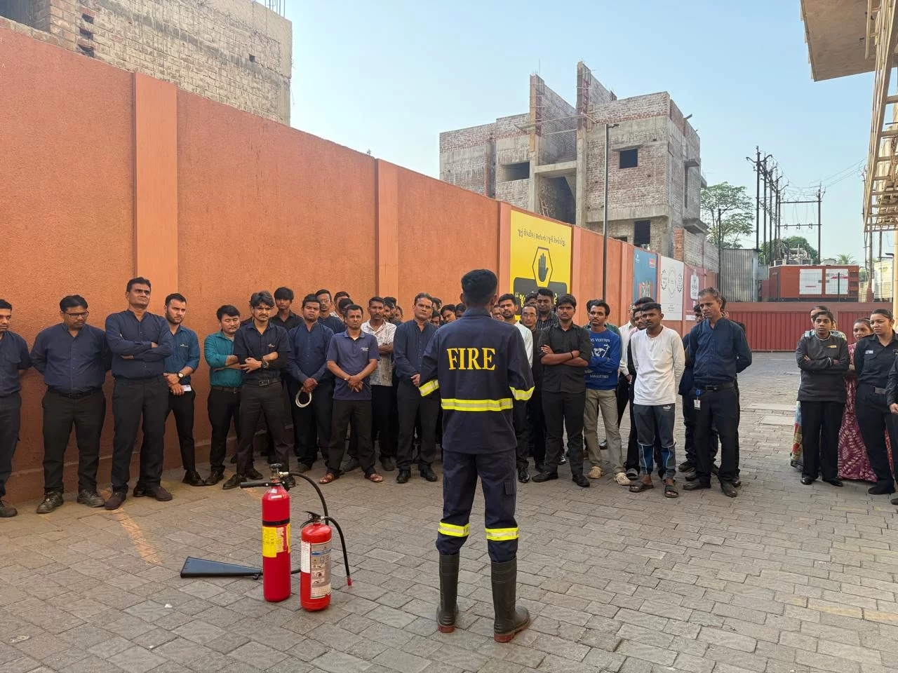 આણંદ: મારુતિ સોલારિસ મોલના PVRમાં વહેલી સવારે લાગી આગ! ફાયર વિભાગે એક વ્યક્તિનું કર્યું દિલધડક રેસ્ક્યુ