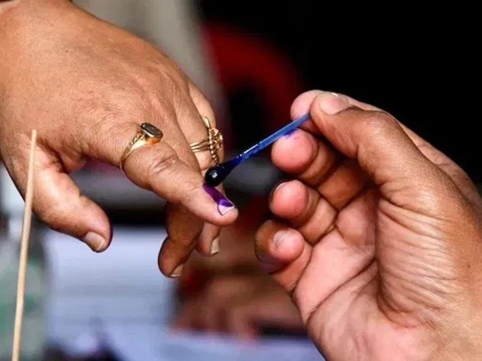 સ્થાનિક સ્વરાજ્યની ચૂંટણીનું કાઉન્ટડાઉન: કરજણમાં ચૂંટણી ફરજ પરના અધિકારીઓએ કર્યું પોસ્ટલ મતદાન