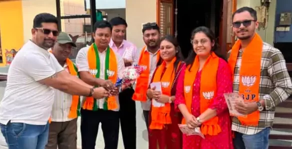 ઉમરેઠ નગરપાલિકા ચૂંટણી: વોર્ડ નં-૧ માં ભાજપના ઉમેદવારોનું ‘ડોર-ટુ-ડોર’ પ્રચાર અભિયાન