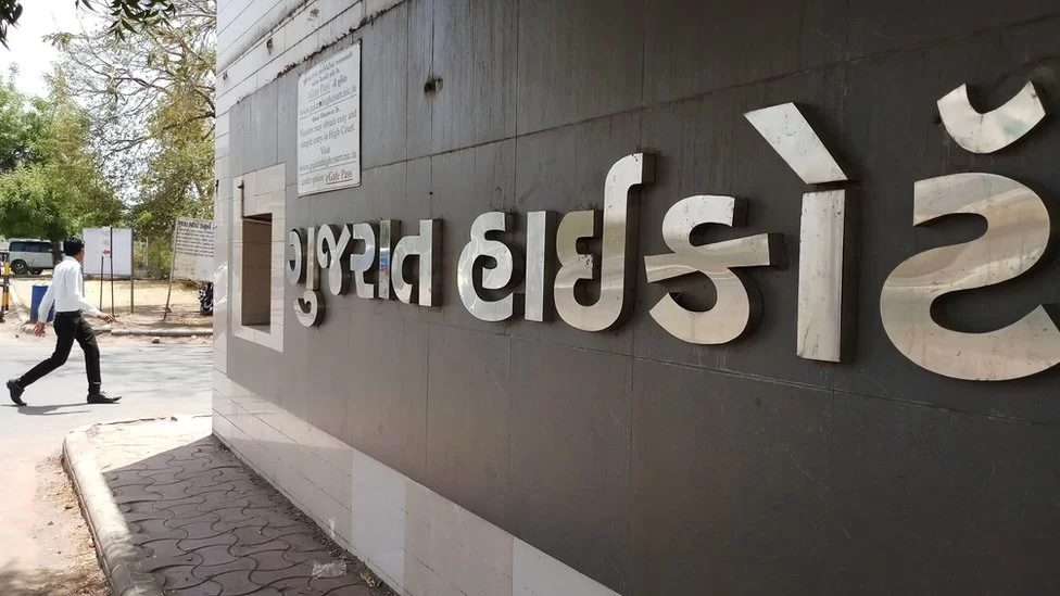 ગુજરાત હાઈકોર્ટનો ઐતિહાસિક ચુકાદો: ઓફિસ જતા કે પરત ફરતા અકસ્માતમાં મોત થાય તો પરિવાર વળતર મેળવવા હકદાર