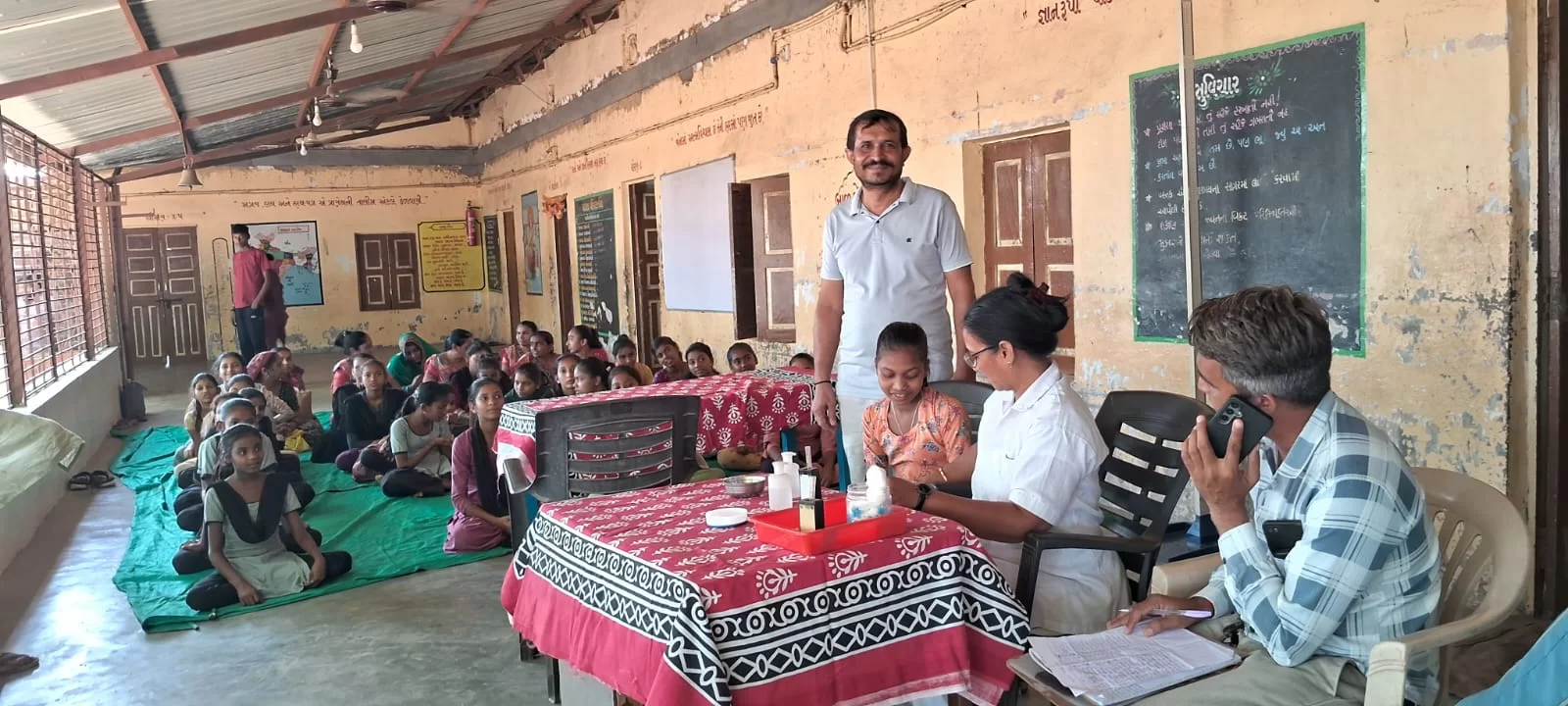 પોષણ પખવાડિયા અંતર્ગત આણંદ જિલ્લામાં આશ્રમ શાળાની દીકરીઓ માટે આરોગ્ય તપાસ અને જાગૃતિ કાર્યક્રમ યોજાયો