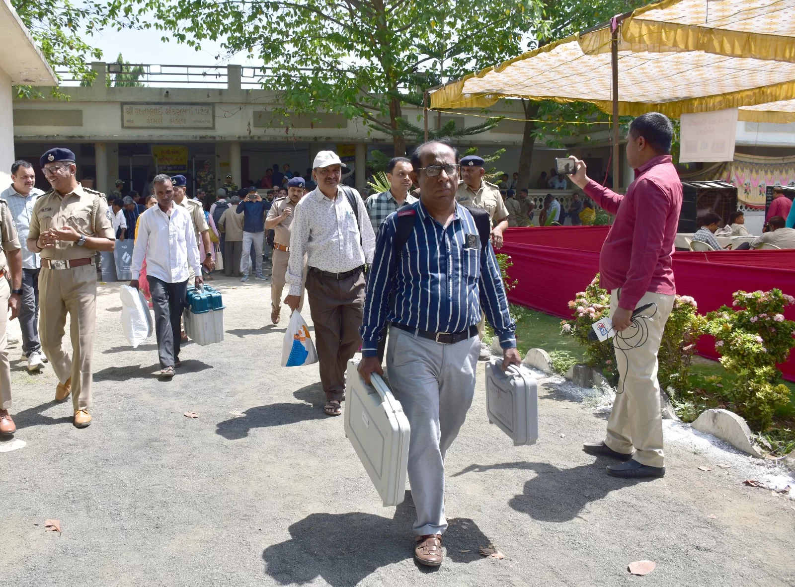 ઉમરેઠ પેટા ચૂંટણી 2026: ઓડથી 306 મતદાન મથકો માટે ઈવીએમ સાથે ચૂંટણી સ્ટાફ રવાના