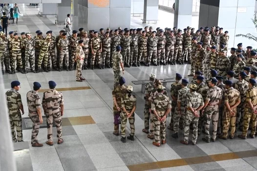 સરહદ પર યુદ્ધ જેવી સ્થિતિનું રિહર્સલ: પંજાબ અને J&Kમાં ‘બ્લેકઆઉટ’ અને ‘એર રેડ’ મોકડ્રિલ, સેનાએ કહ્યું- ‘ઓપરેશન સિંદૂર યથાવત છે’