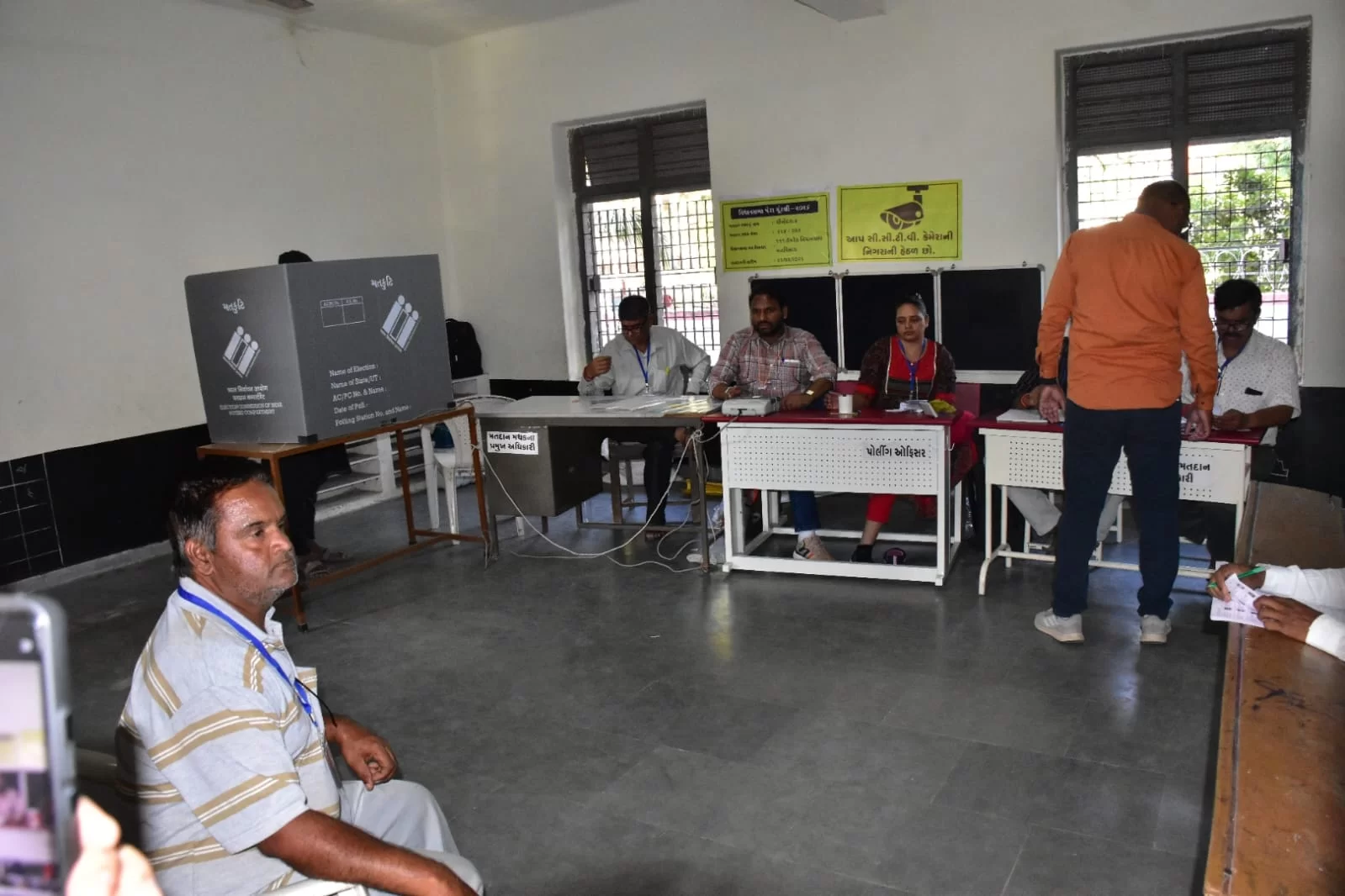 ઉમરેઠ Live:  પારાએ મિજાજ બદલ્યો, મતદારો ઘરમાં કેદ! ઉમરેઠમાં બપોરે મતદાનની ગતિ ધીમી પડી