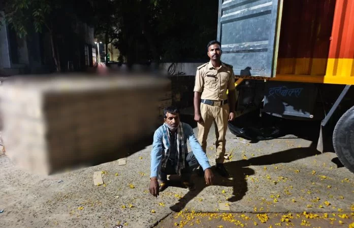 અમદાવાદમાં દારૂ સ્મગલિંગનો નવો કૌભાંડ: ટીવીમાં છુપાયેલો 67 લાખનો માલ પકડાયો