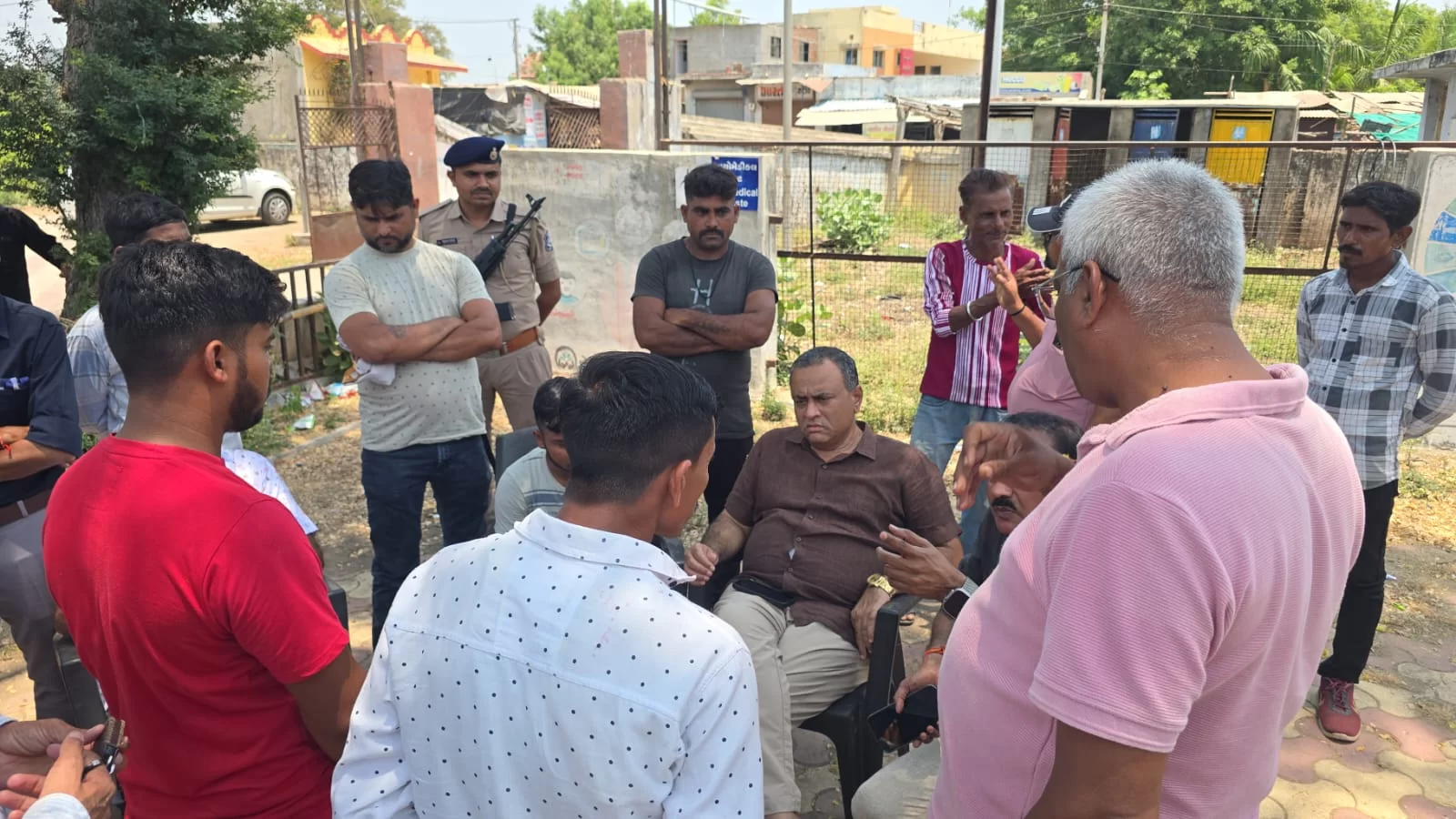 પેટલાદ તાલુકાના સાંસેજ ગામે મતદાન દરમિયાન કર્મચારીનું સંદિગ્ધ મોત