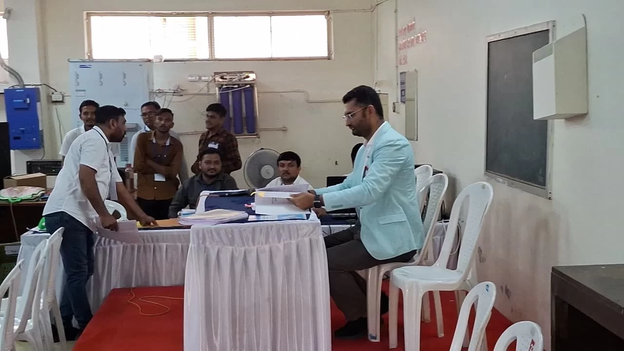 આણંદ: સ્થાનિક સ્વરાજની ચૂંટણીનું આજે પરિણામ; મતગણતરી પૂર્વે ચુસ્ત બંદોબસ્ત વચ્ચે સ્ટ્રોંગ રૂમ ખોલાયા