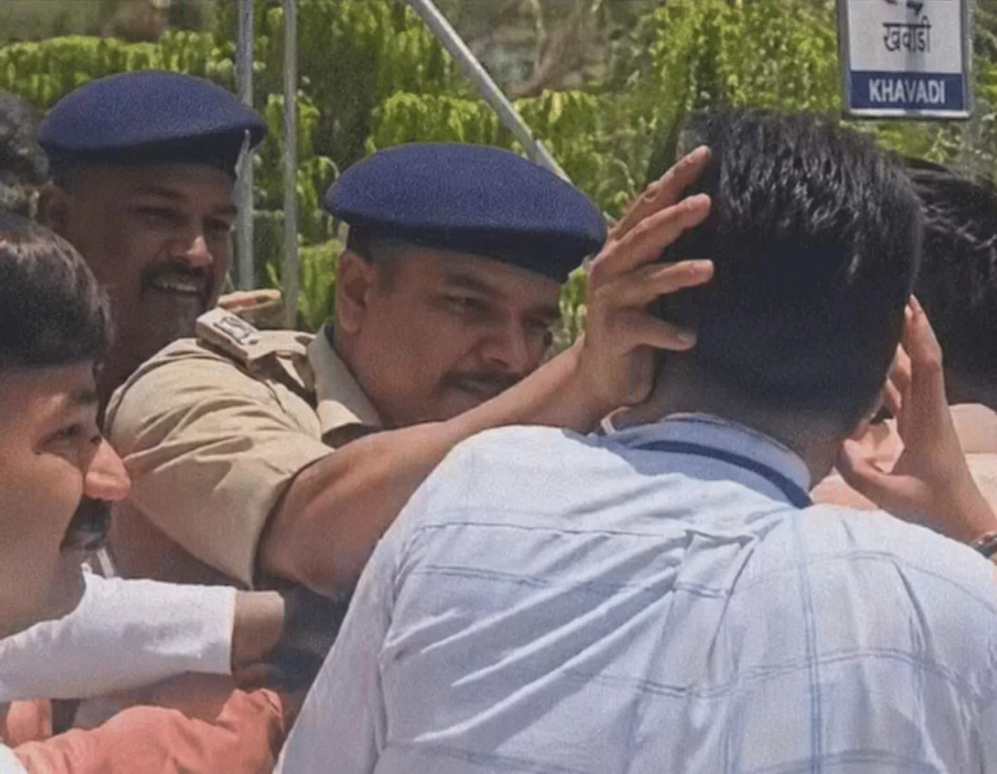 અમદાવાદના એલ.ડી. એન્જિનિયરિંગ કોલેજ મતગણતરી કેન્દ્ર પર બબાલ