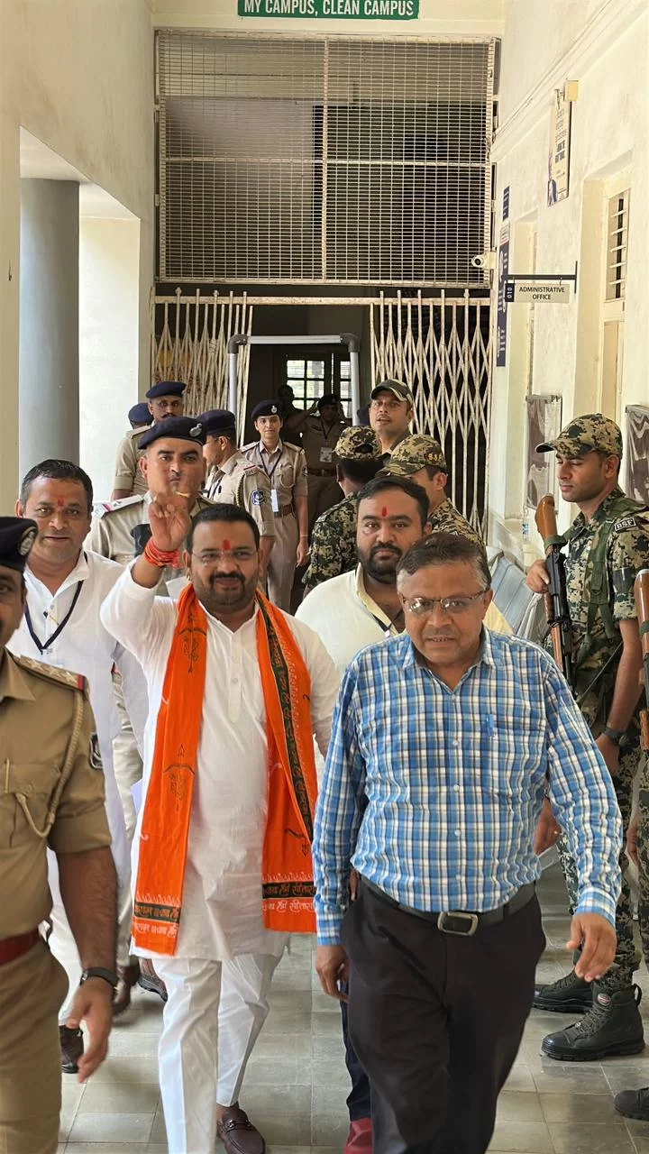 આણંદ: ઉમરેઠમાં ભાજપનો ભવ્ય વિજય, પિતાનો ગઢ પુત્રએ જાળવી રાખ્યો; કોંગ્રેસના હાર બાદ EVM પર સવાલો