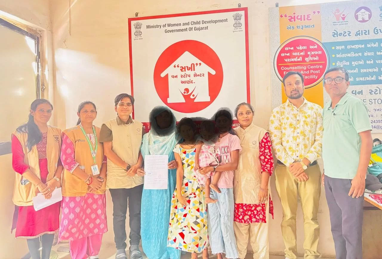 આણંદના સખી વન સ્ટોપ સેન્ટરના પ્રયાસોથી પશ્ચિમ બંગાળની ગુમ થયેલ 10 વર્ષની બાળકીનું પરિવાર સાથે થયુ મિલન