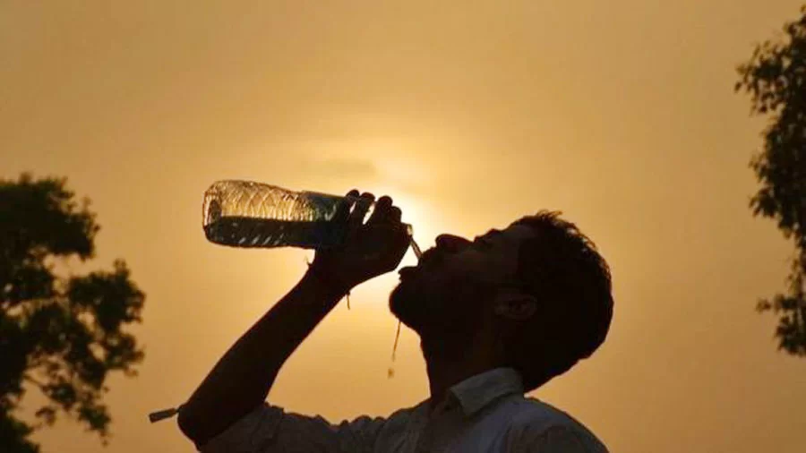 આણંદમાં કાળઝાળ ગરમીનો પ્રકોપ: તાપમાન 42 ડિગ્રી નજીક પહોંચતા જનજીવન પ્રભાવિત