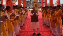 ડમરુના નાદ અને શંખધ્વનિથી ગુંજી ઉઠ્યું સોમનાથ: PM મોદીનું ભવ્ય સ્વાગત, 'હર હર મહાદેવ'ના જયઘોષ સાથે મંદિરમાં પ્રવેશ