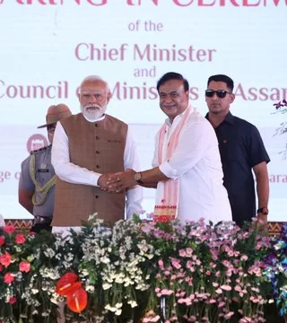 આસામમાં હિમંતા બિસ્વા સરમાનો રાજ્યાભિષેક: સતત બીજીવાર મુખ્યમંત્રી બની રચ્યો ઇતિહાસ, પીએમ મોદીની હાજરીમાં લીધા શપથ