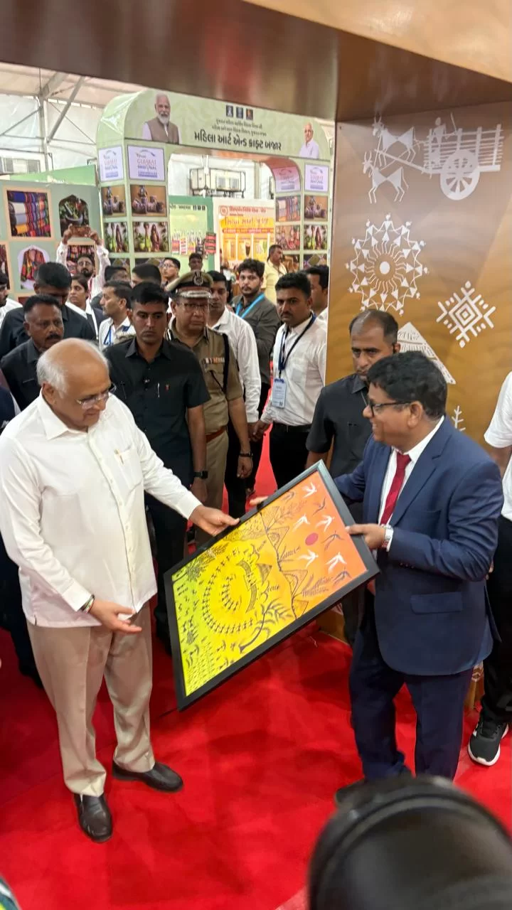 સુરતમાં યોજાયેલા વાઇબ્રન્ટ ગુજરાત રિજનલ એક્ઝિબિશનમાં આદિવાસી સંસ્કૃતિનો વૈભવ છવાયો