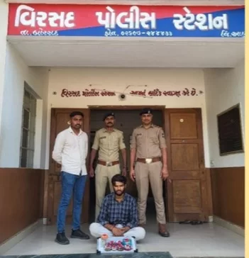 આણંદ: અમીયાદ ગામની રૂ. ૪.૫૦ લાખની વણશોધાયેલ ઘરફોડ ચોરીનો ભેદ ઉકેલાયો, ગણતરીના દિવસોમાં સોના-ચાંદીના દાગીના અને રોકડ સાથે એક આરોપી ઝડપાયો