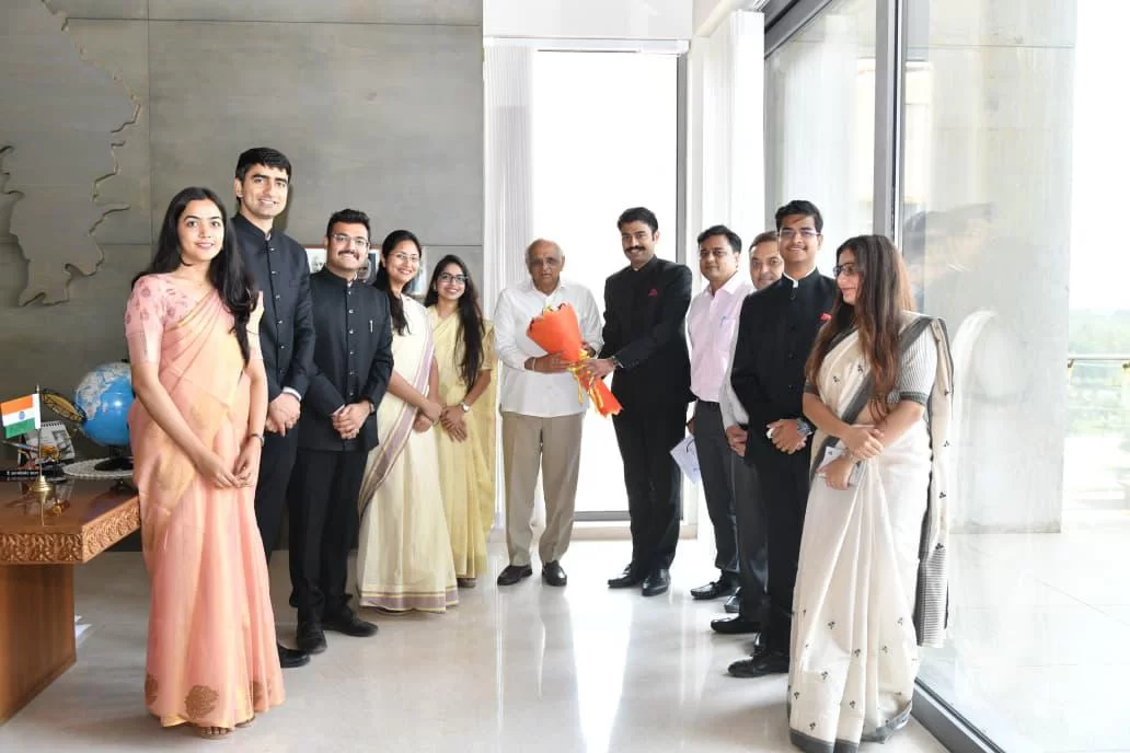 ગુજરાત કેડરમાં ફાળવાયેલા 2025 બેચના 8 પ્રોબેશનરી આઈએએસ અધિકારીઓ મુખ્યમંત્રી ભૂપેન્દ્ર પટેલની મુલાકાતે