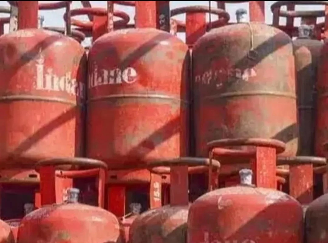 1 જૂનથી લાગુ થયા 5 મોટા આર્થિક ફેરફારો: LPG, UPI, કાર અને બેંકિંગ નિયમોમાં બદલાવ, સામાન્ય જનતાના ખિસ્સા પર પડશે સીધી અસર