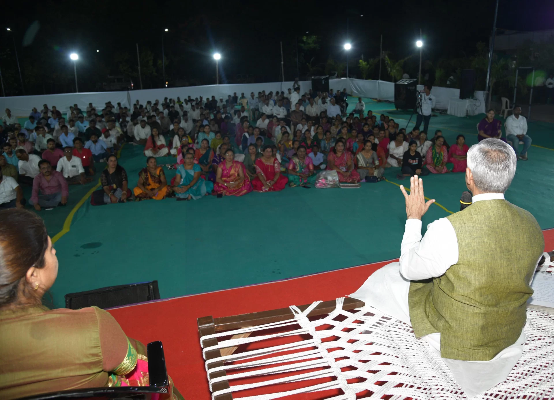ઉમરગામના દેહરી ગામે રાજ્યપાલ આચાર્ય દેવવ્રતજીની રાત્રિસભા, વ્યસનમુક્તિ અને પ્રાકૃતિક ખેતીનો આપ્યો સંદેશ